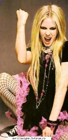 are dreptate pai dak n-o lasa in dreq.. :nod:  :rotfl:  :rotfl: avril responds to the paparazzi